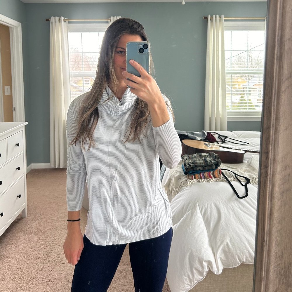 Kenneth Cole Cow Neck Long Sleeve Top